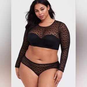 ✯⁠Torrid Curves STARS Black Mesh Crop Top